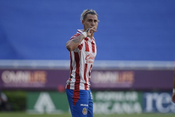 Chicote Calderón celebra un gol con el Rebaño