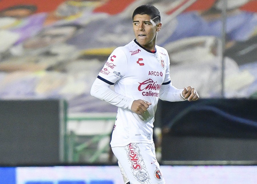 Víctor Guzmán el joven zaguero de Xolos