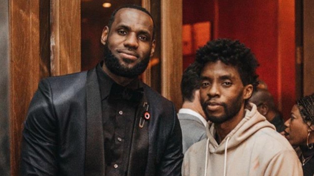 LeBron James junto a Chadwick Boseman