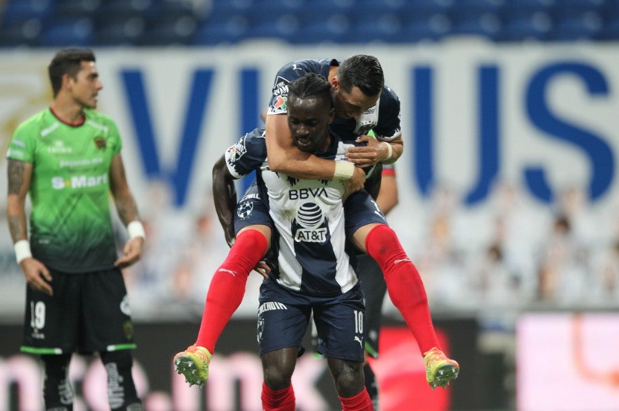 Loba y Funes Mori celebran gol