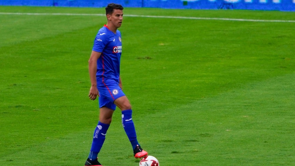 Igor Lichnovsky durante un partido con Cruz Azul