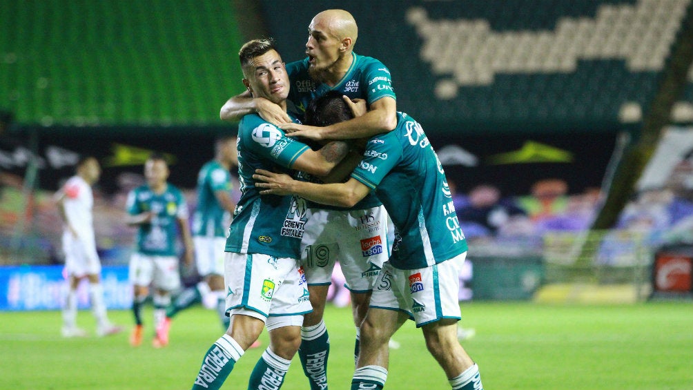 León en celebración de gol