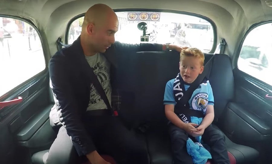 Guardiola junto al pequeño Met Braydon