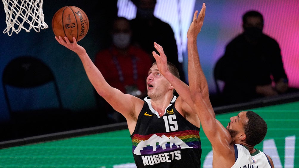 Jokic anota una bandeja para Denver