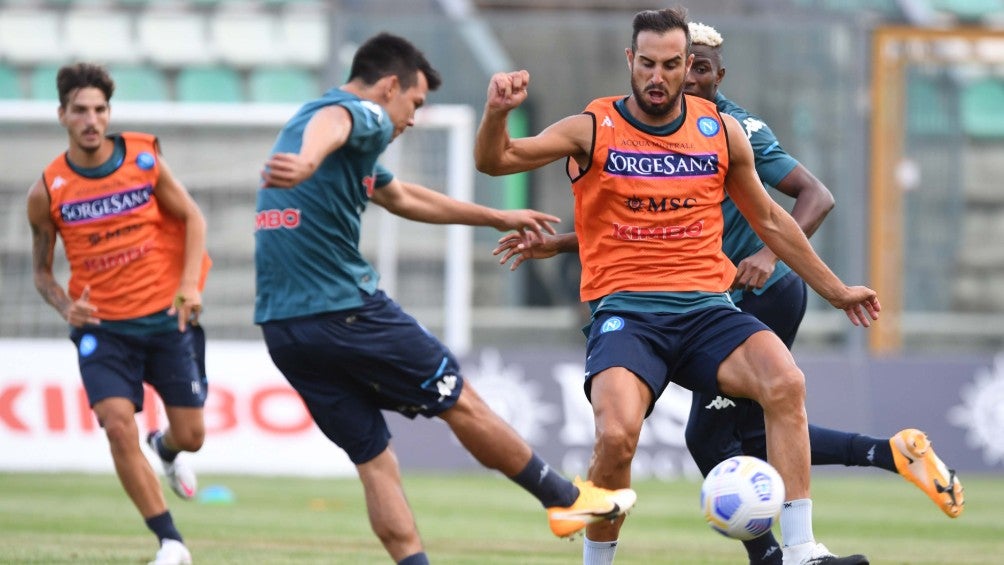 Chucky Lozano durante un entrenamiento del Napoli