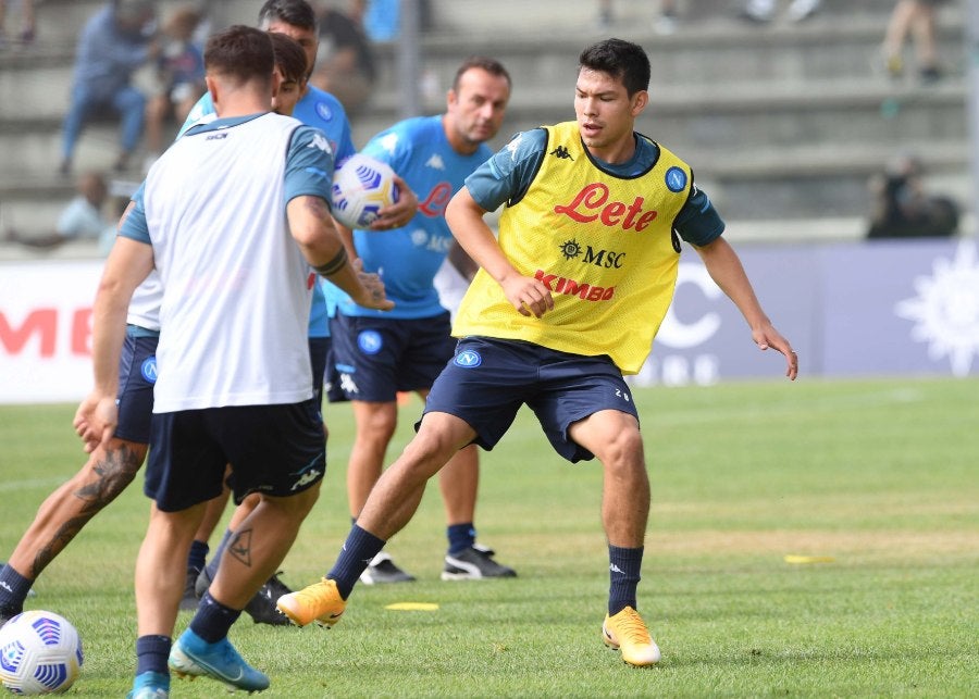 Chucky Lozano durante un entrenamiento del Napoli