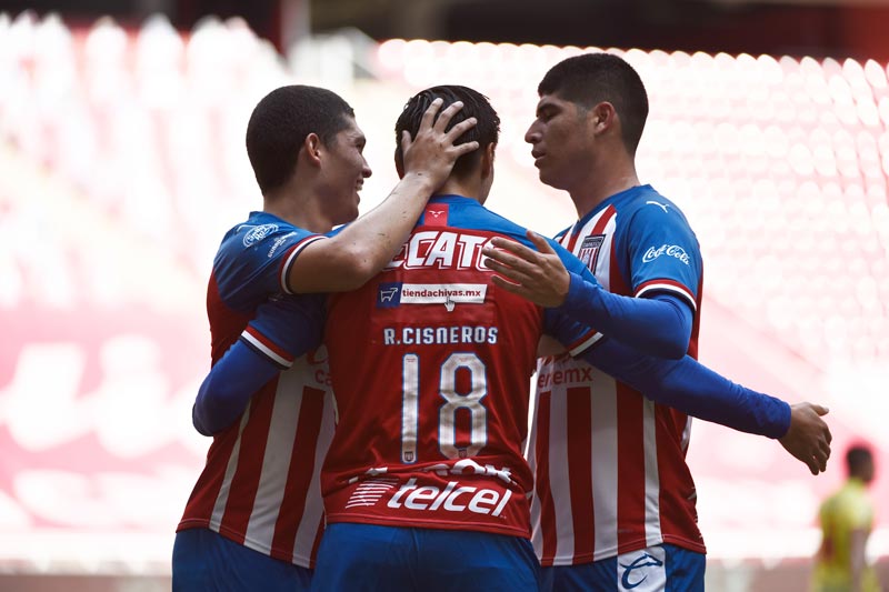 Los jugadores celebran el gol del equipo de la Liga de Expansión