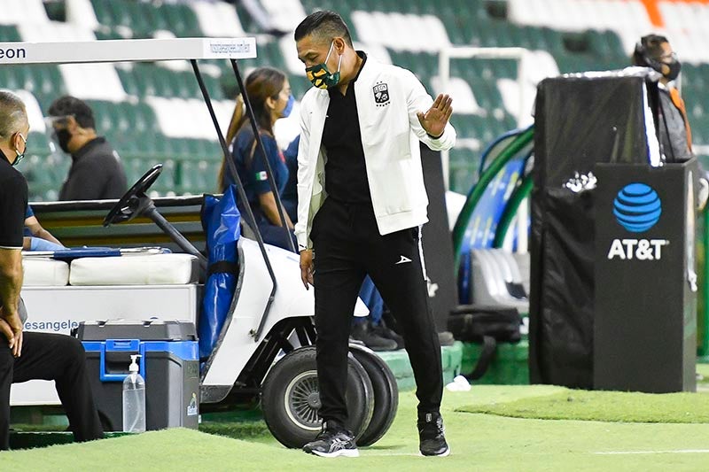 Nacho Ambriz durante el duelo ante el Atlas 