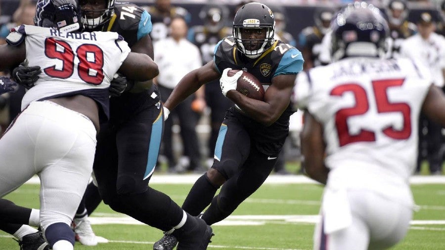 Leonard Fournette durante un partido con Jaguars