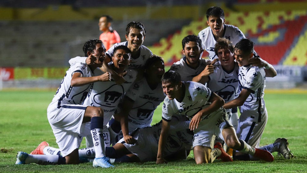 Pumas Tabasco en celebración de gol