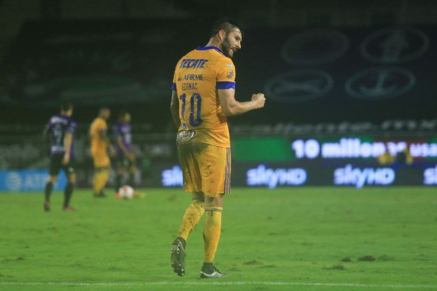 Gignac celebra un gol con Tigres