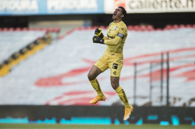 Alcalá en partido con Gallos