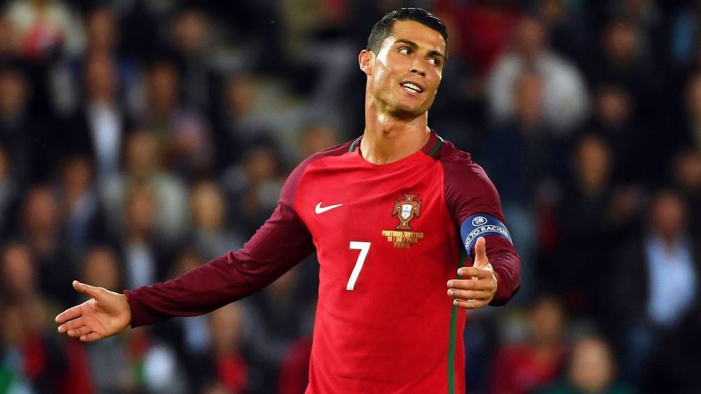 Cristiano Ronaldo durante un duelo con Portugal 