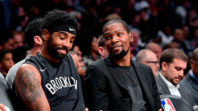 Irving y Durant, durante un juego de los Nets