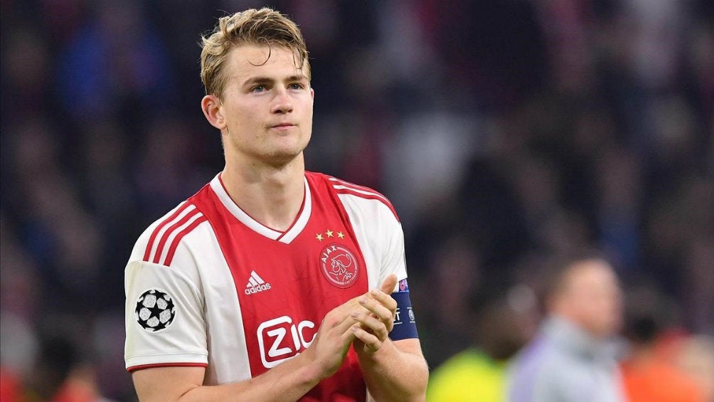 De Ligt en partido con Ajax