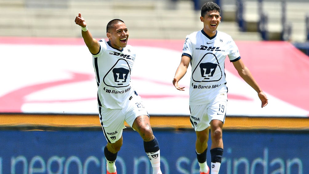 Bryan Mendoza y Jesús Rivas festejan anotación de Pumas