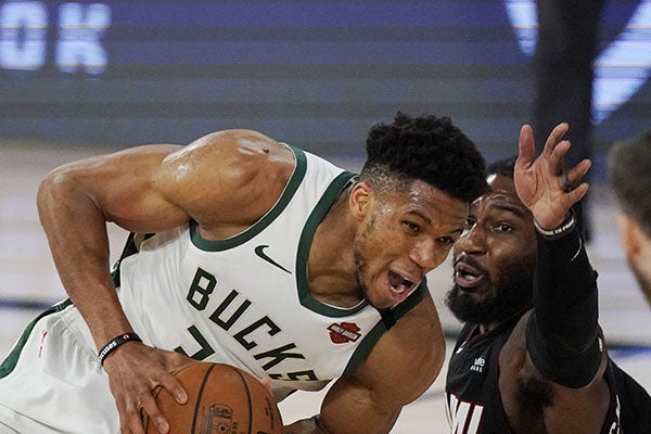 Giannis Antetokounmpo durante la batalla