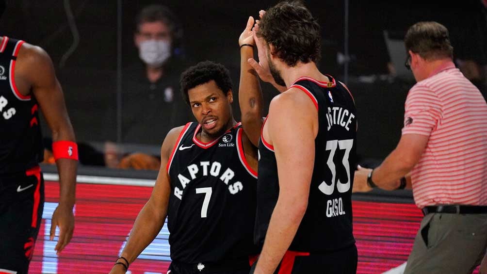 Kyle Lowry y Marc Gasol celebran una canasta