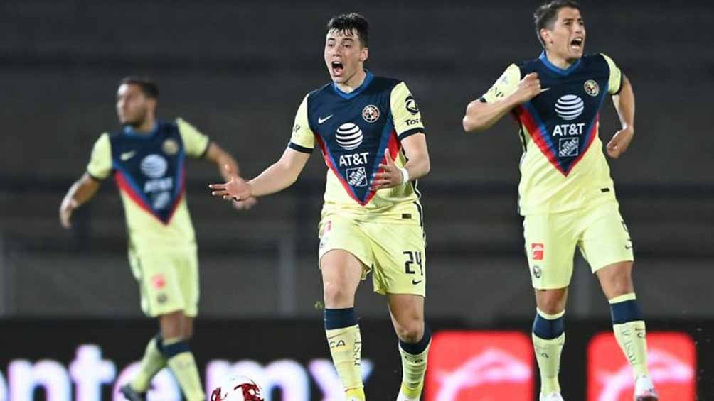 Viñas festeja un gol con las Águilas