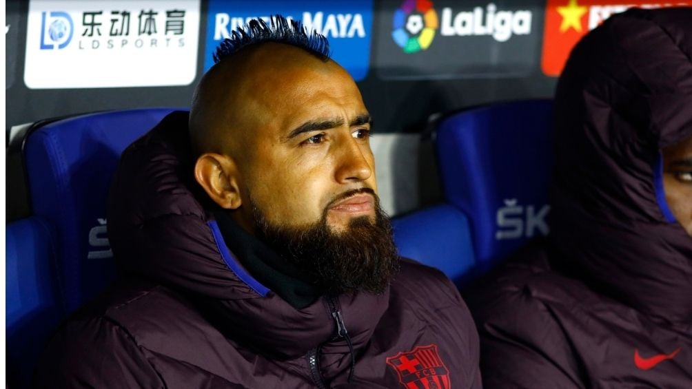 Arturo Vidal durante un partido con Barcelona 