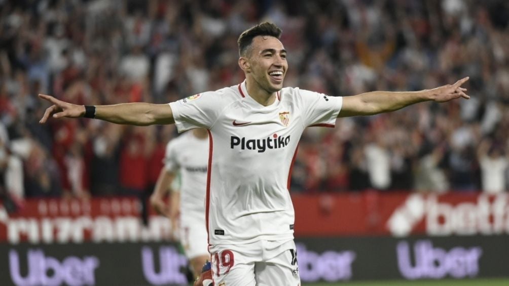 Munir en un juego con el Sevilla