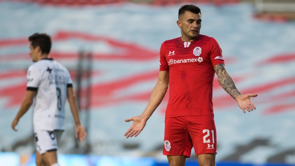 Enrique Triverio durante un partido con Toluca