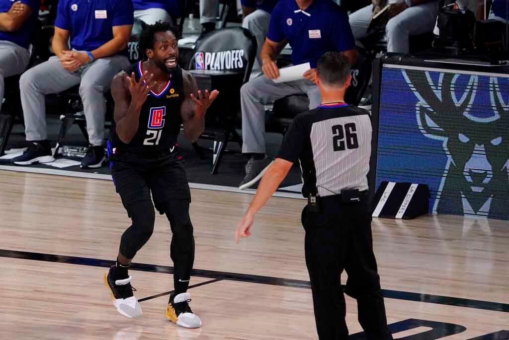 Patrick Beverley se lamenta tras una acción en contra