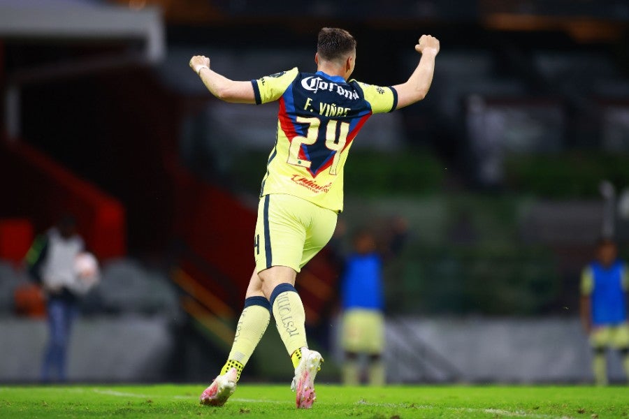 Federico Viñas durante un partido con América