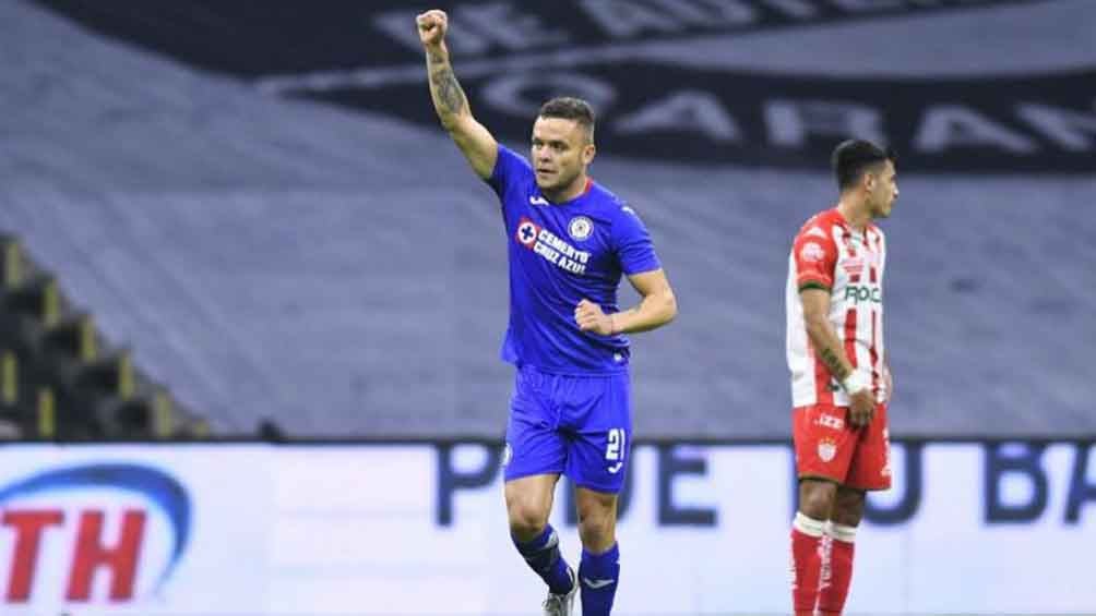 Jonathan Rodríguez, delantero de Cruz Azul festeja un gol