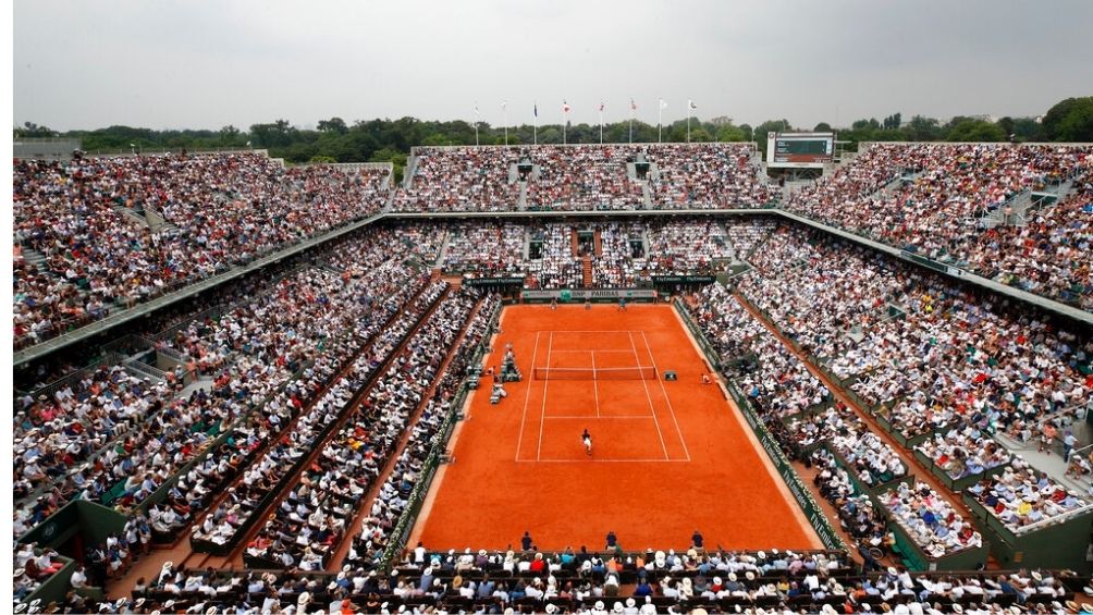 Cancha principal de Roland Garros con un lleno