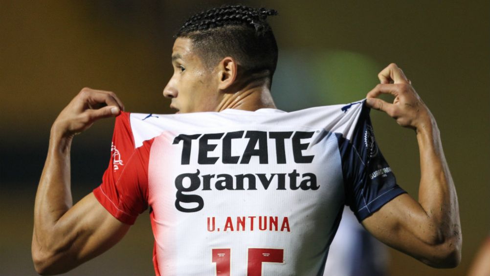 Antuna celebra su anotación con Chivas