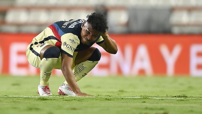 Roger Martínez en partido con América