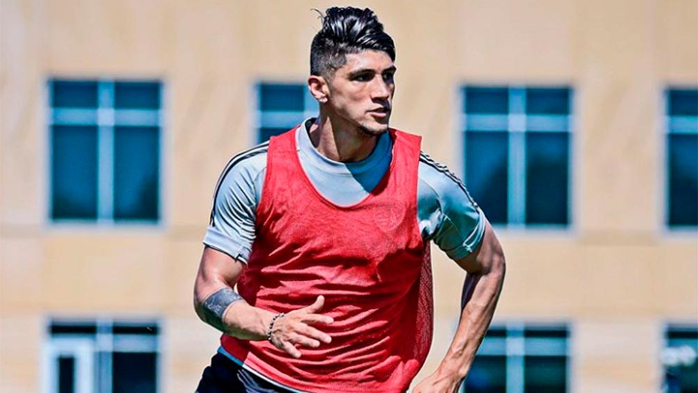 Alan Pulido presumió su nuevo look en redes sociales