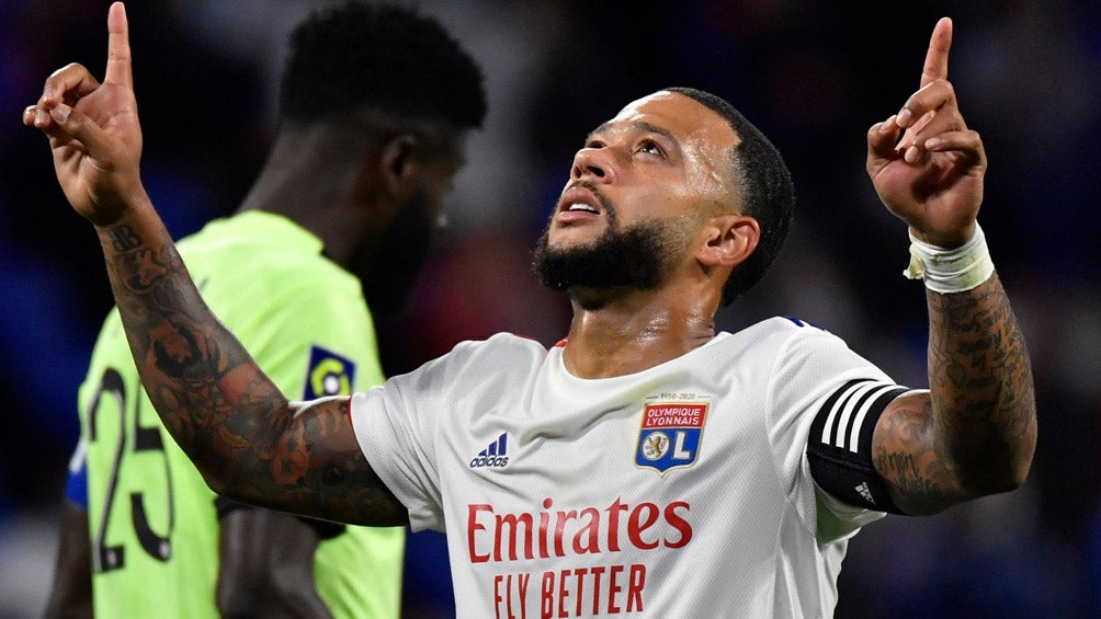 Memphis Depay celebra un gol con el Olympique de Lyon