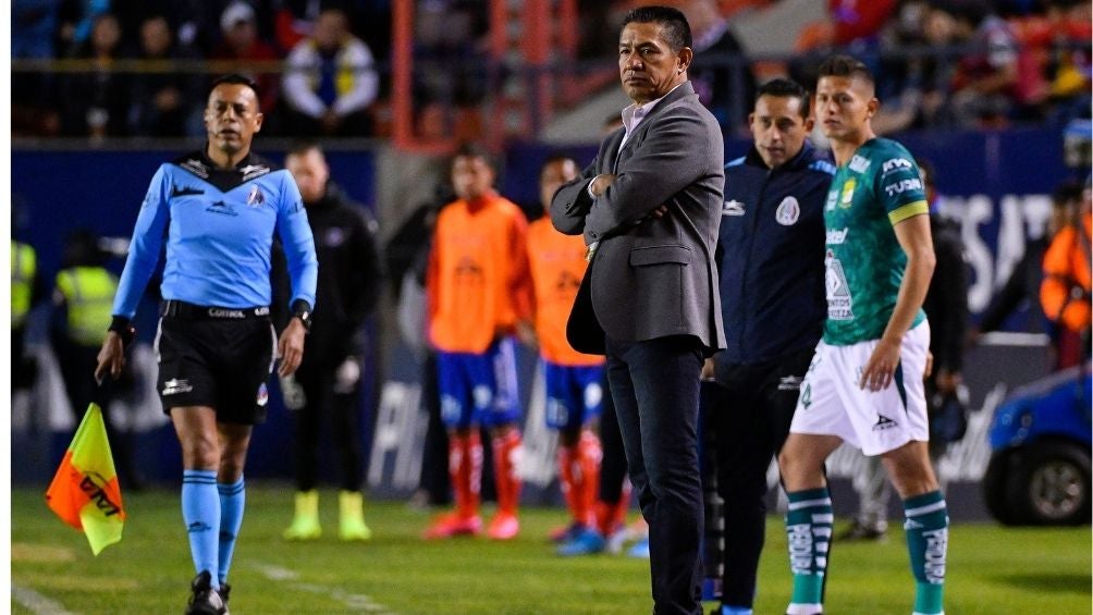 Ignacio Ambriz durante un partido con León