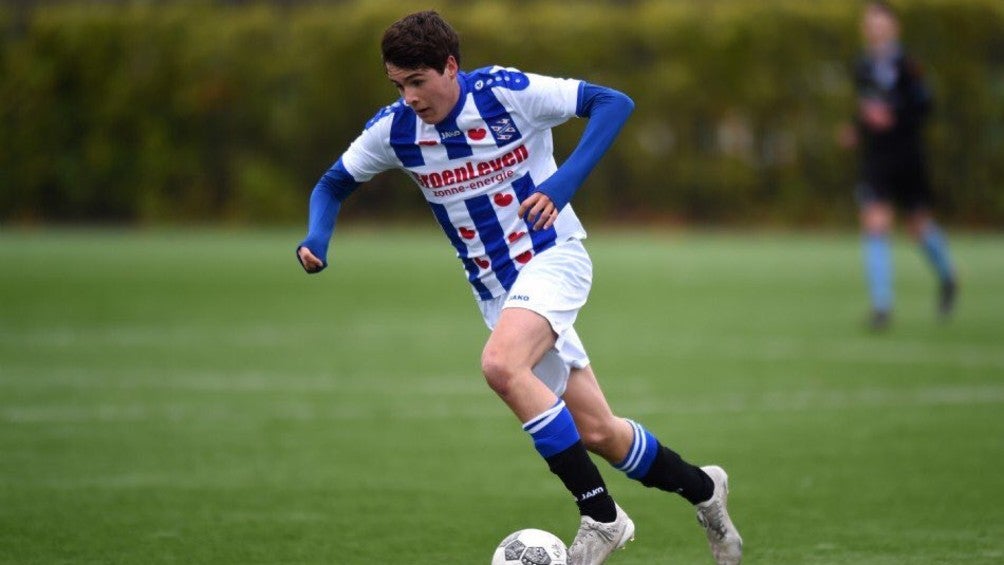 Teun Wilke durante un partido con Heerenveen