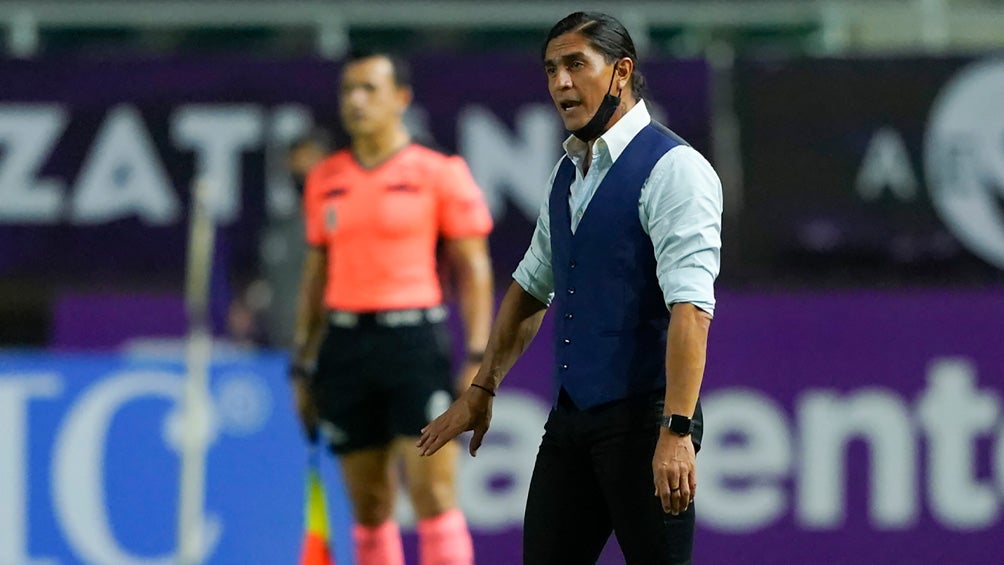 Juna Francisco Palencia durante el duelo ante Xolos 