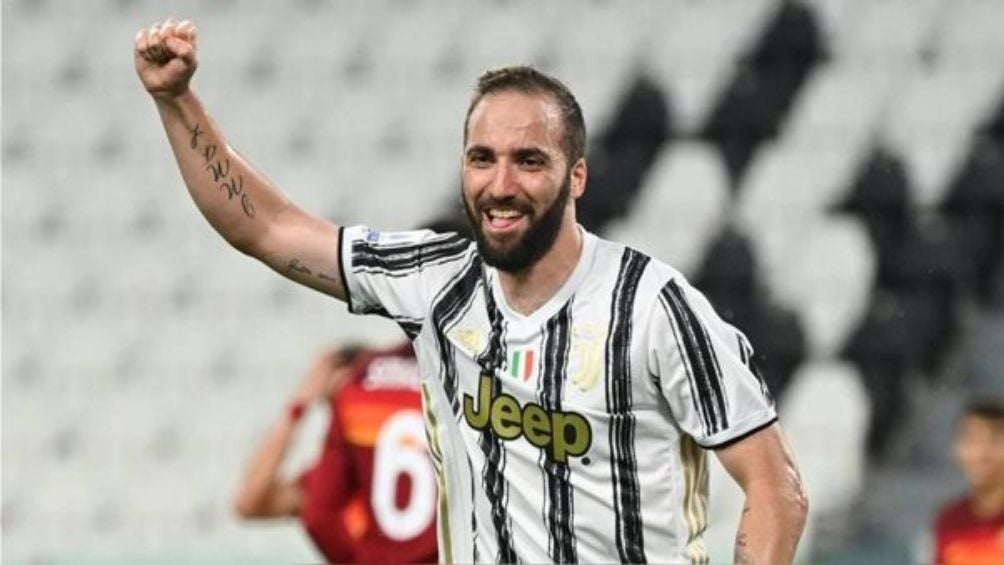 Gonzalo Higuaín en partido con la Juventus