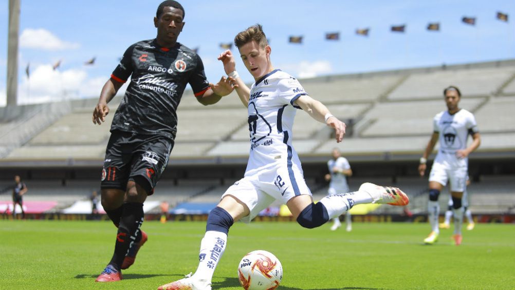 Facundo Waller en acción con Pumas