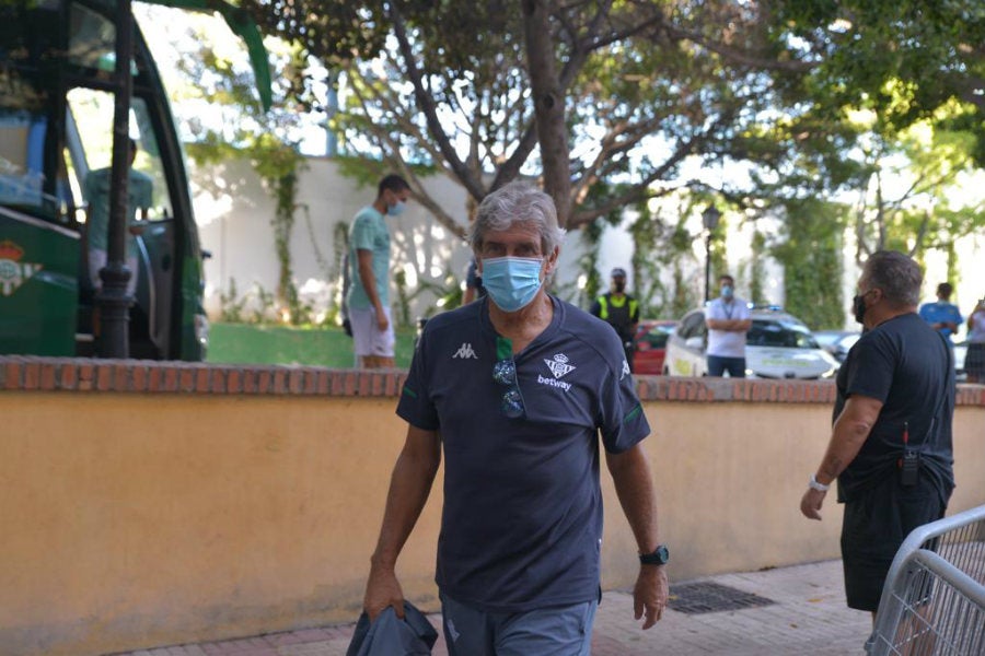 Manuel Pellegrini llegando a concentración