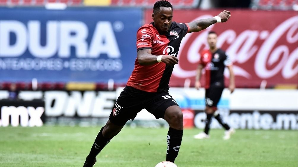 Renato Ibarra en el juego frente a Mazatlán 