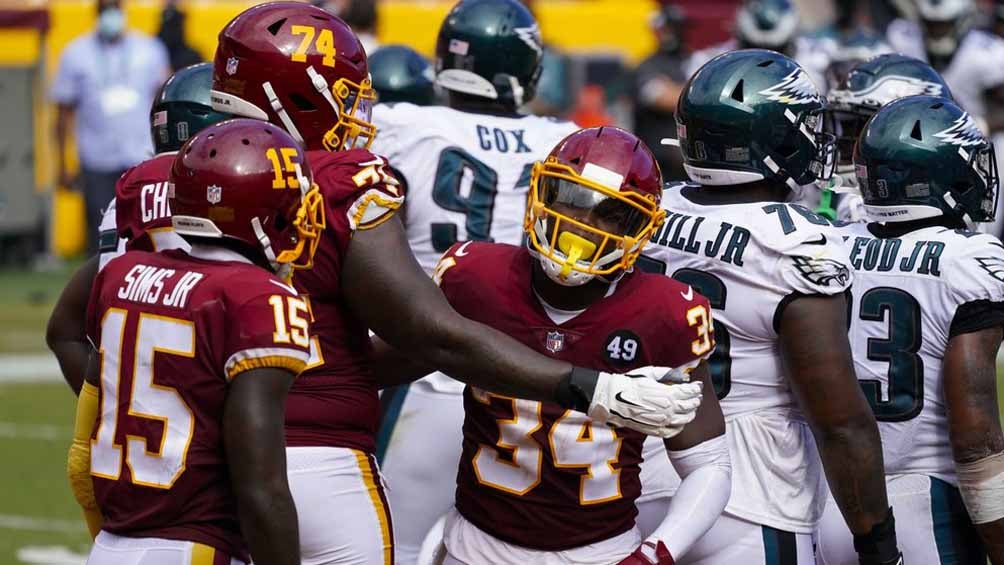 Jugadores de Washington celebran una jugada