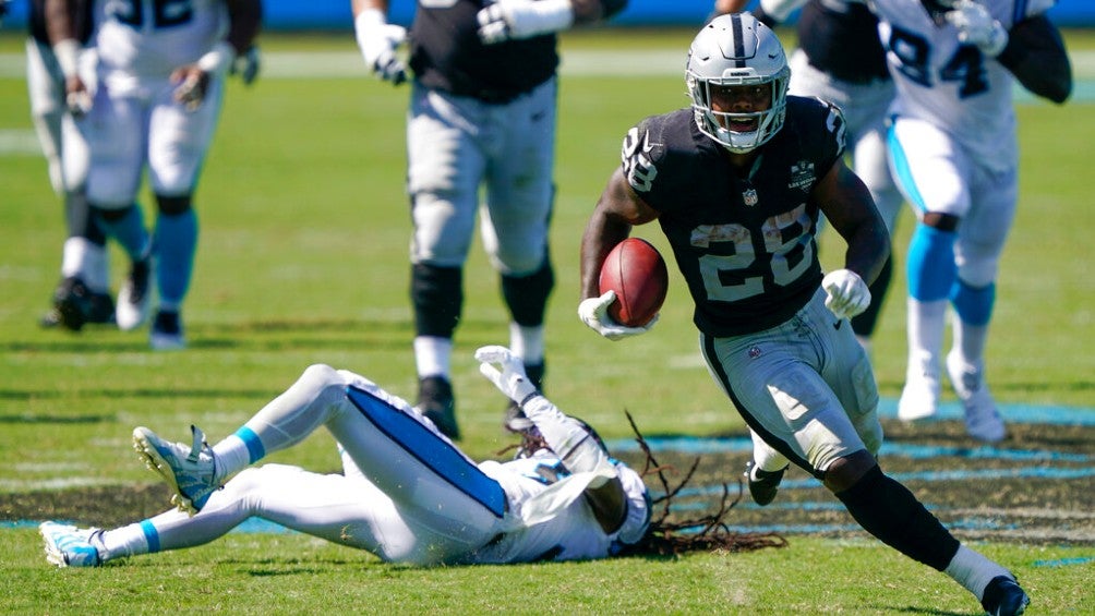 Josh Jacobs en el Raiders vs Panthers