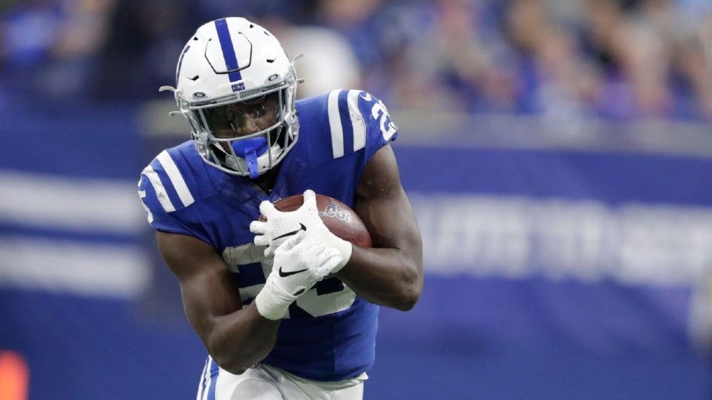 Marlon Mack durante un partido con Colts