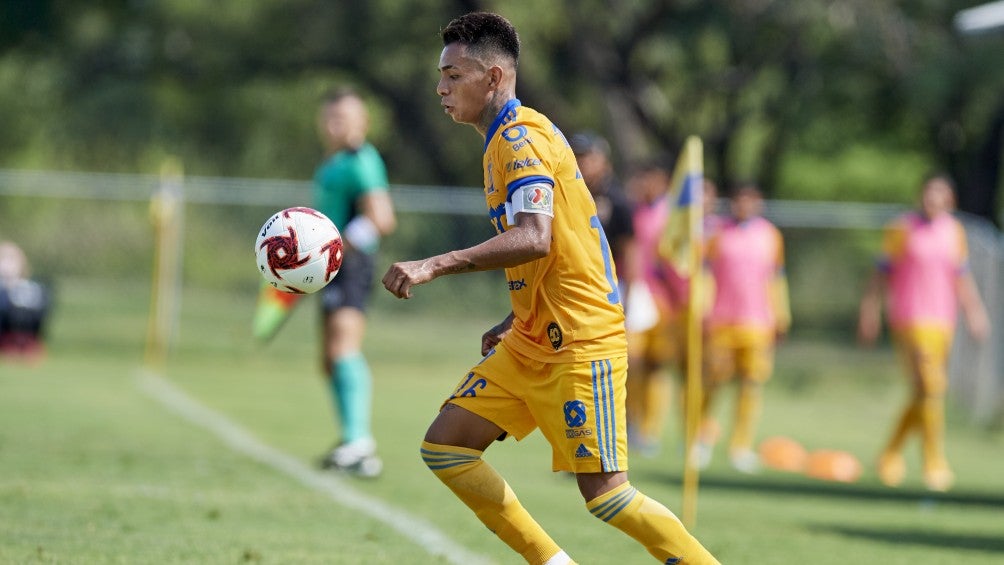 Ulises Cardona durante un partido con Tigres Sub 20