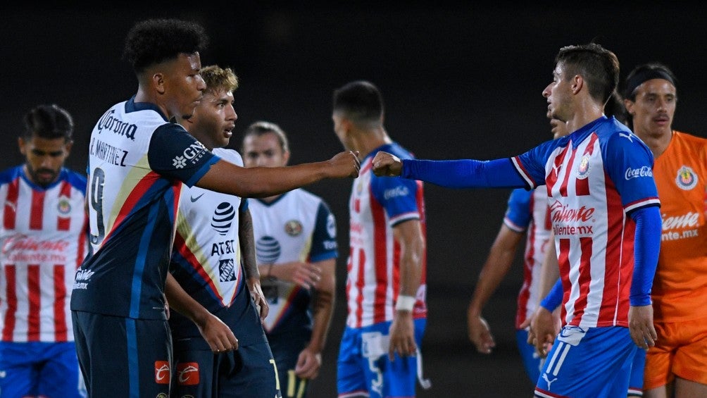 Roger Martínez y Brizuela se saludan en la Copa por México