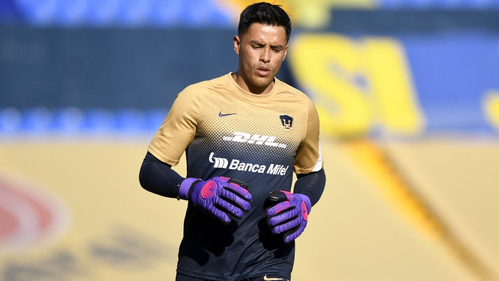 Talavera en partido con Pumas