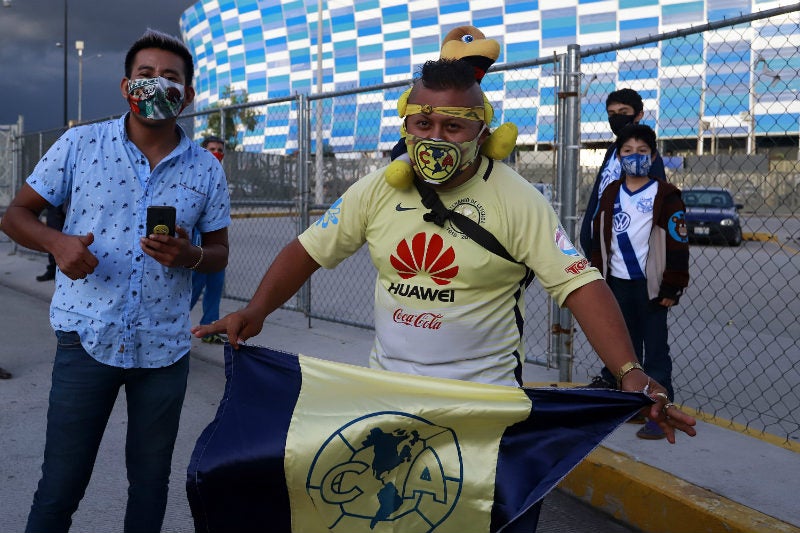 Aficionados en el paritdode América vs Puebla