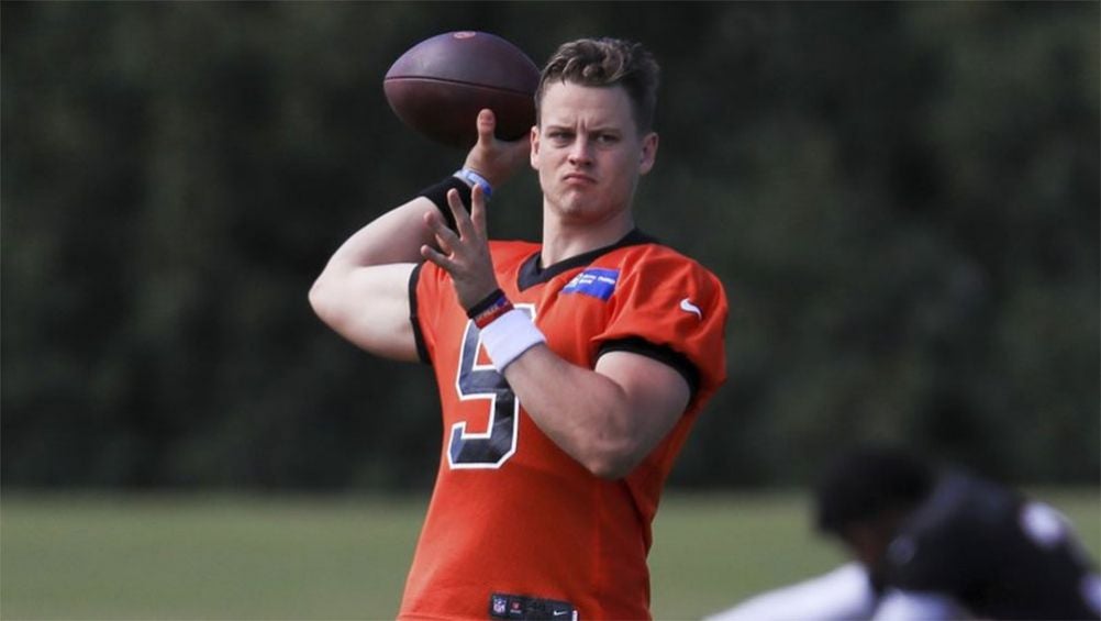 Joe Burrow en una práctica con Bengals 