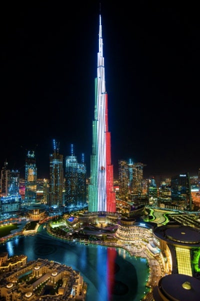 La torre con los colores de la bandera de México 